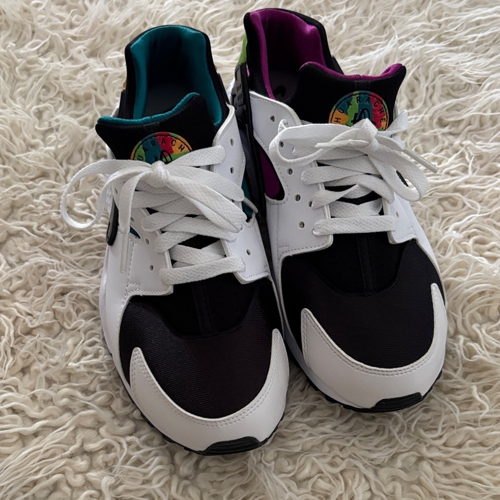 NIKE Hurrache Peace Love & Nike- Black and White Sneakers with Colorful Accents